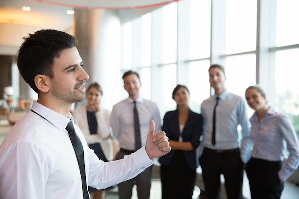 lider fomentando la creatividad a su equipo de trabajo