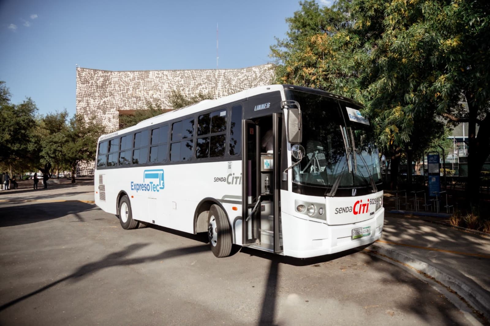 Cómo el transporte estudiantil privado ayuda a reducir la huella de carbono