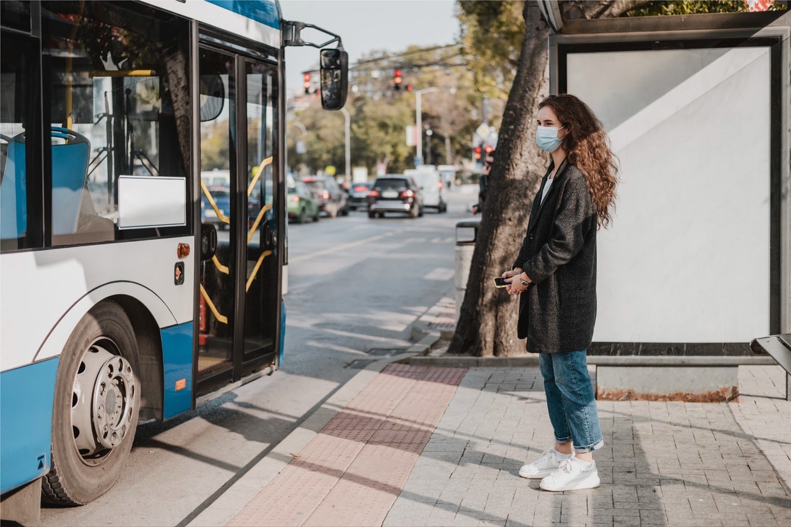 Estrategias con transporte de personal que reducen emisiones de CO₂